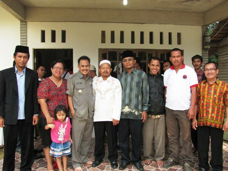 Gubernur Kalimantan Barat Serahkan Sapi Kurban kepada Ahmadiyah Kampung Anam