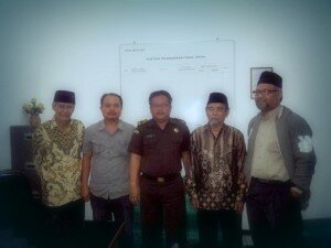 Tengah: Staf Kasi Intel Jaksa Asep Dahwan Sumiadi, S.H.. Foto: Syaeful Uyun