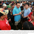 Basuki Tjahaja Purnama talks to residents affected by floods during his visit to Jakarta on Jan. 19, 2013. Basuki has taken over as acting governor of the Indonesian capital, becoming the first ethnic Chinese to do so in a country that is 95 percent native Indonesian and has the world’s largest Muslim population. (Reuters Photo)